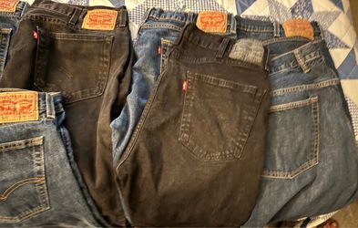Mens Levi’s 9 pairs