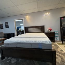 Luxury Tempur-Pedic Queen Bed Setup – Adjustable Base Included!