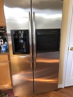 GE Profile PSS28KSHSS Side-by-Side Refrigerator