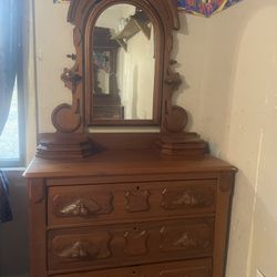 3 Drawer Dresser Has Shaving Boxes And Vanity Mirror 