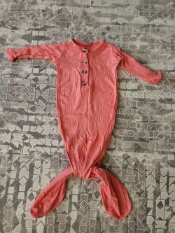 NWOT Lou Lou & Co Lola Girl's Pink Newborn Ribbed Knotted Gown with Hand Covers