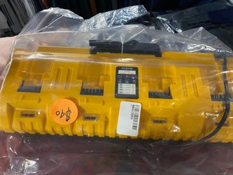 DeWalt DCB104 4-Port Li-Ion Battery Charger