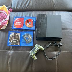 Bundle Ps4 W/ Controller, Two Games