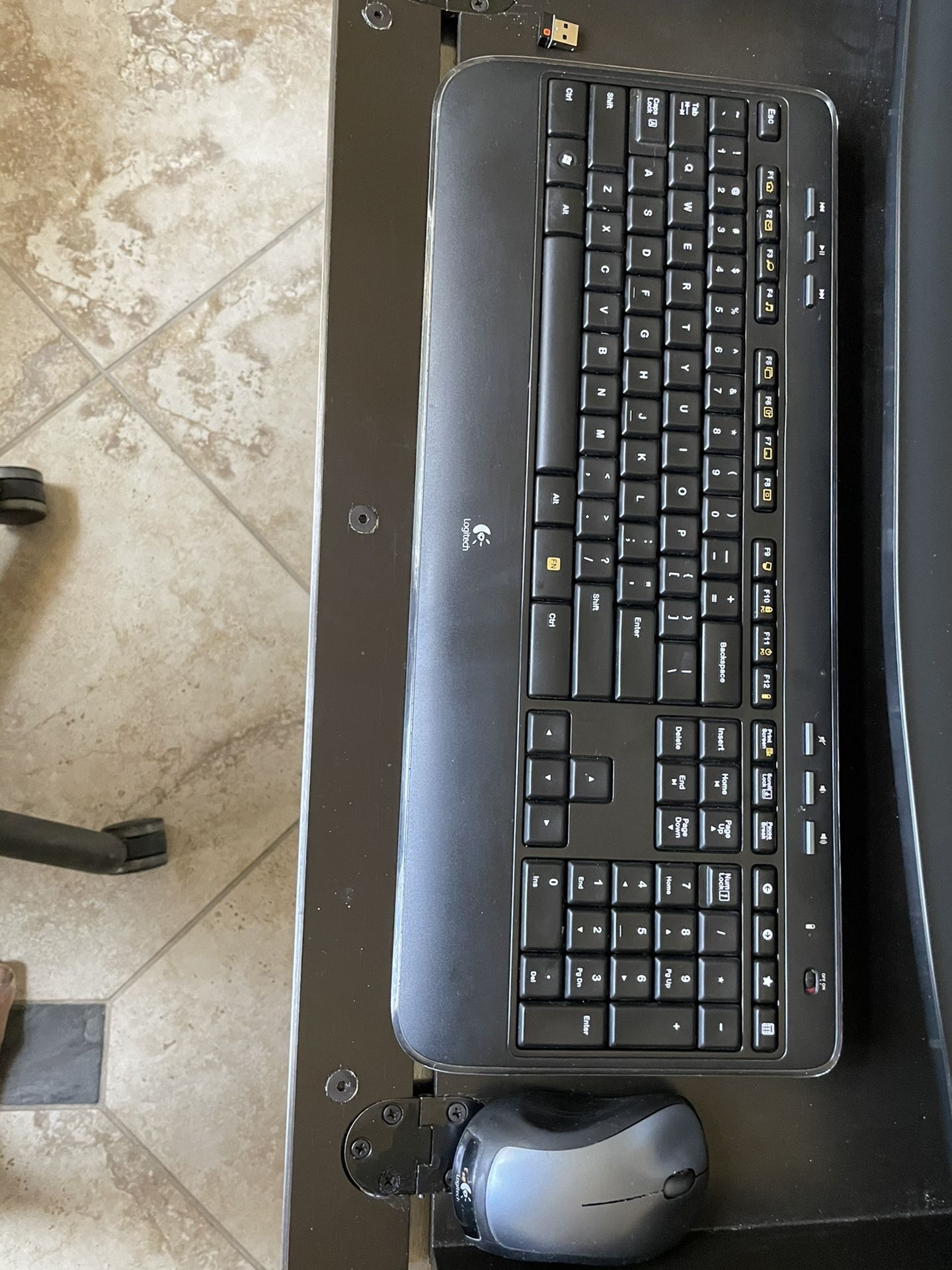 Logitech K520 keyboard with mouse and Bluetooth adapter for Sale in Las