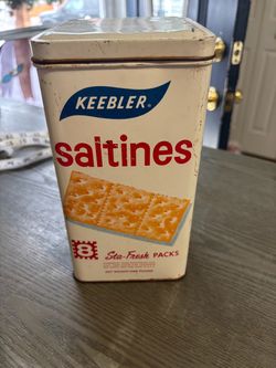 vintage saltine cracker tin
