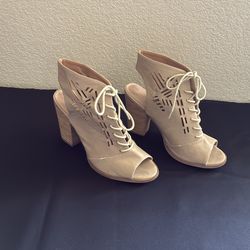 Tan shoes size 7.5