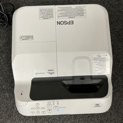 Short throw projector