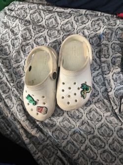 $5 TODDLER'S CROCS SIZE 8
