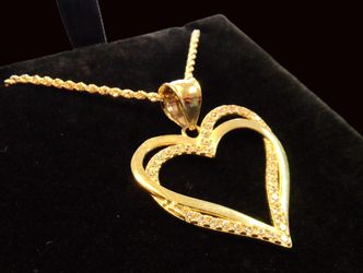 NEW 10K GOLD LADIES CZ HEART PENDANT WITH CHAIN