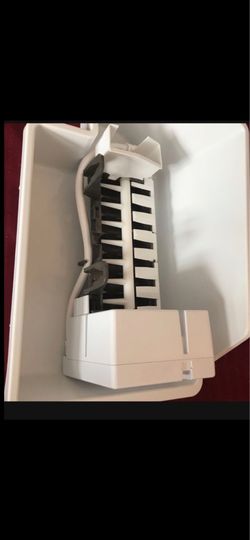 GE Refrigerator Ice Maker