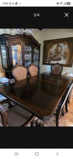Contemporary dinner table