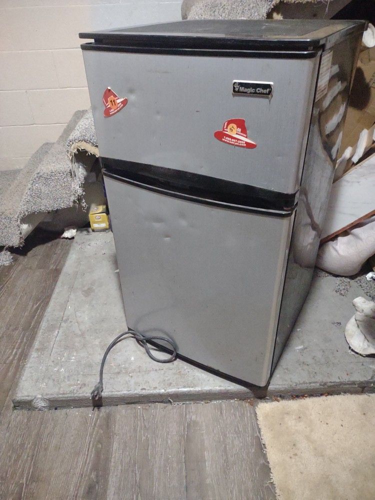 Magic Chef Mini Fridge And Freezer