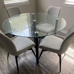 Glass Dining Table With 4 Light Grey Chairs