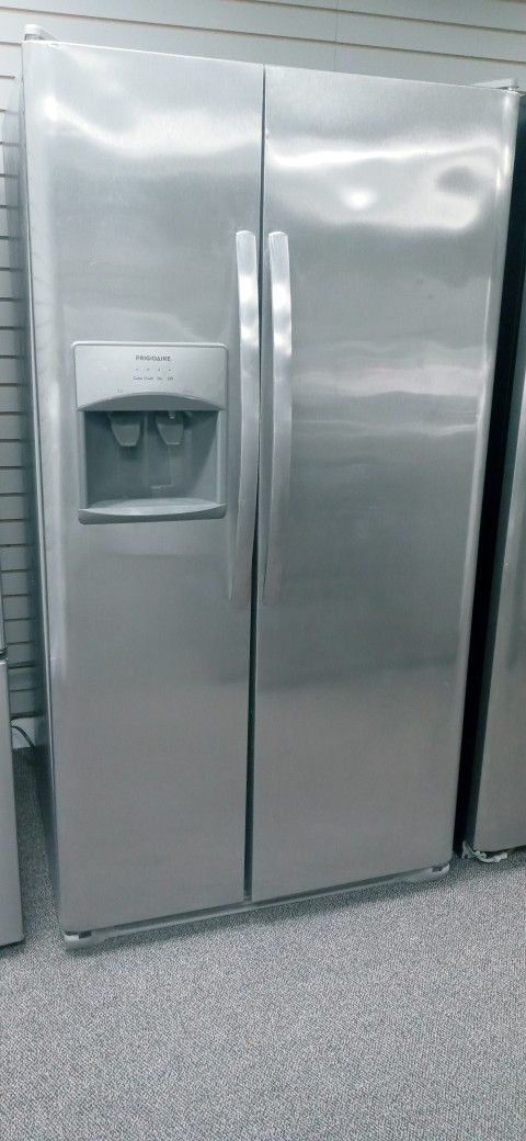 FRIGIDAIRE REFRIGERATOR STAINLESS STEEL. WORK GREAT DELIVERY AVAILABLE 