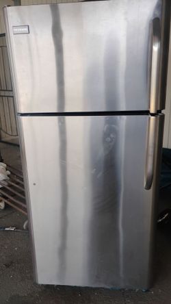 FRIGIDAIRE REFRIGERATOR