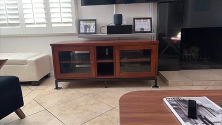 Entertainment center