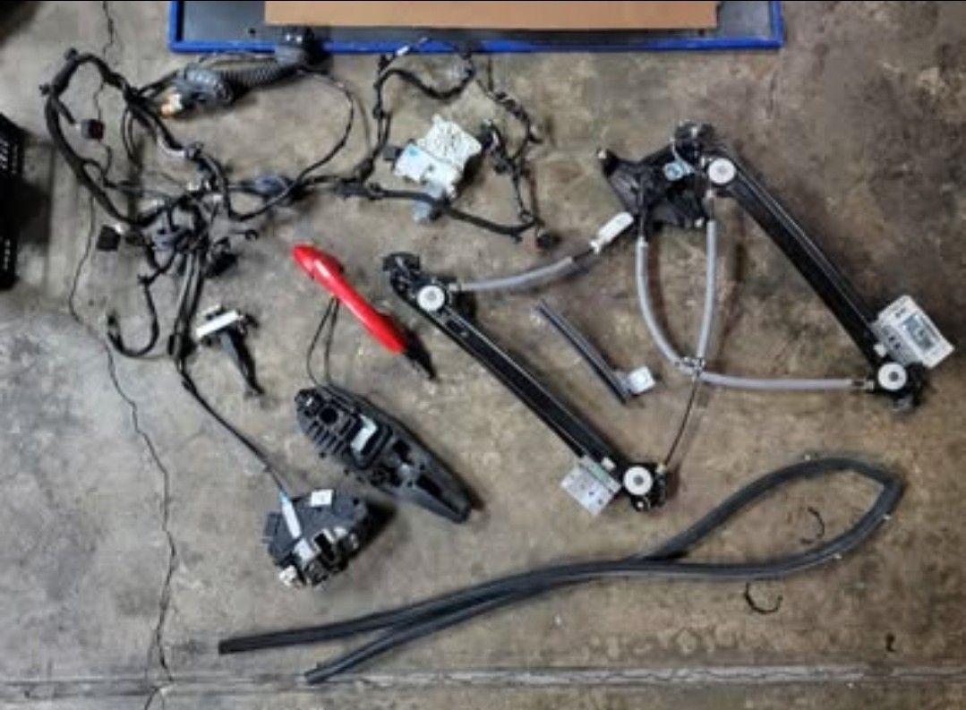 2015 MUSTANG GT S550 2ND GEN - OEM DOOR PARTS & HARDWARE