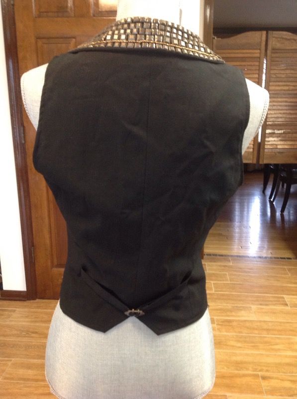 Black vest with a sequined collar, size S!