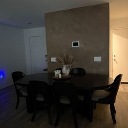 Ashley’s Table And Chairs