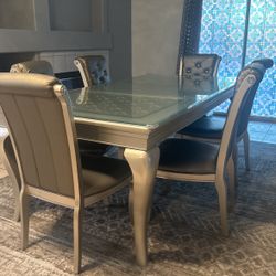 Beautiful Dining Table 