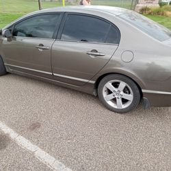 2006 Honda Civic EX Sedan. 177,xxx Miles. Clean Title. 