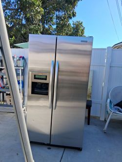 Fridge In Working Condition Fridge and freezer works Exellent  Icemaker Doesn't Work