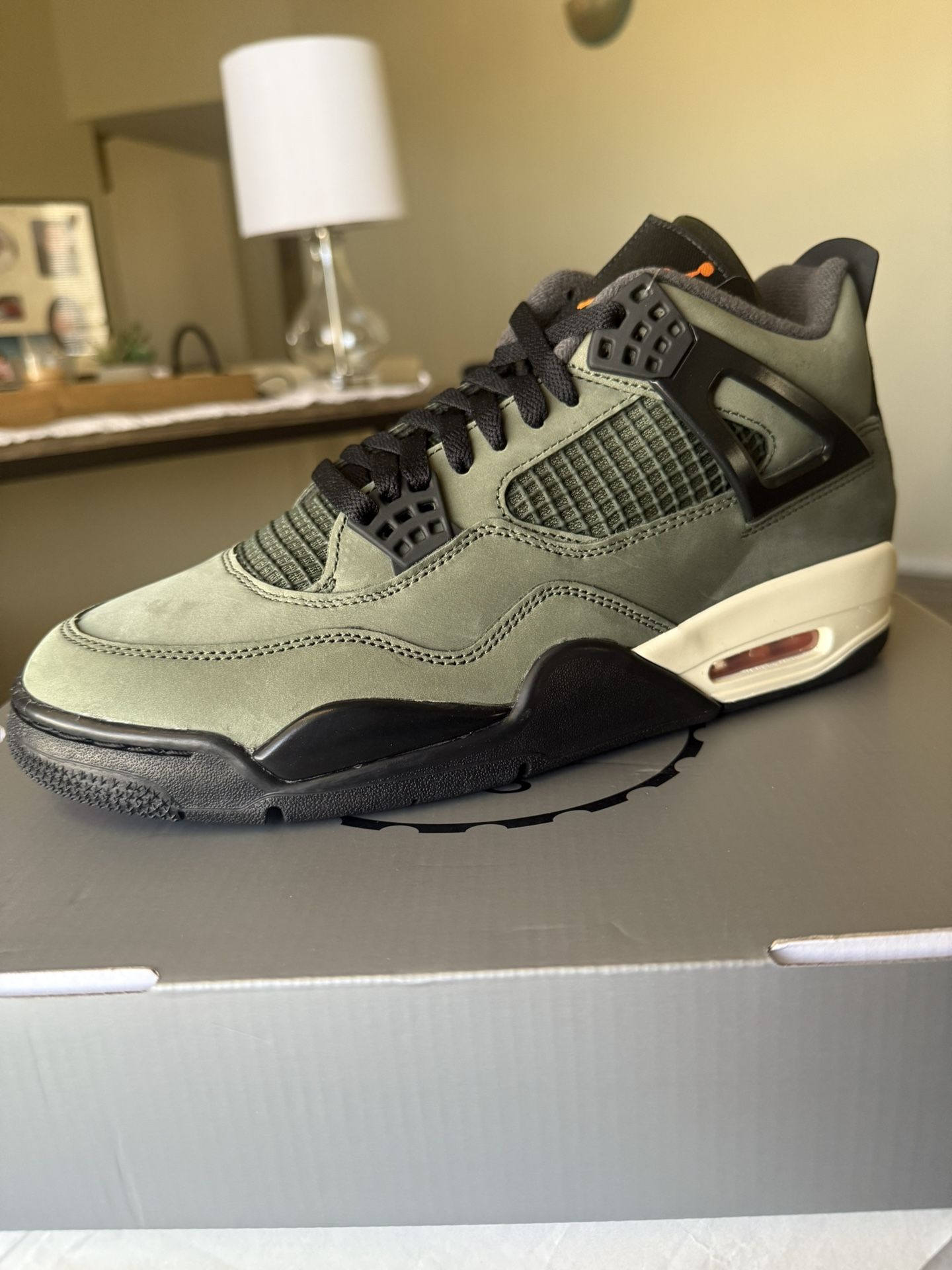 Air Jordan 4 Undefeated Sz 10