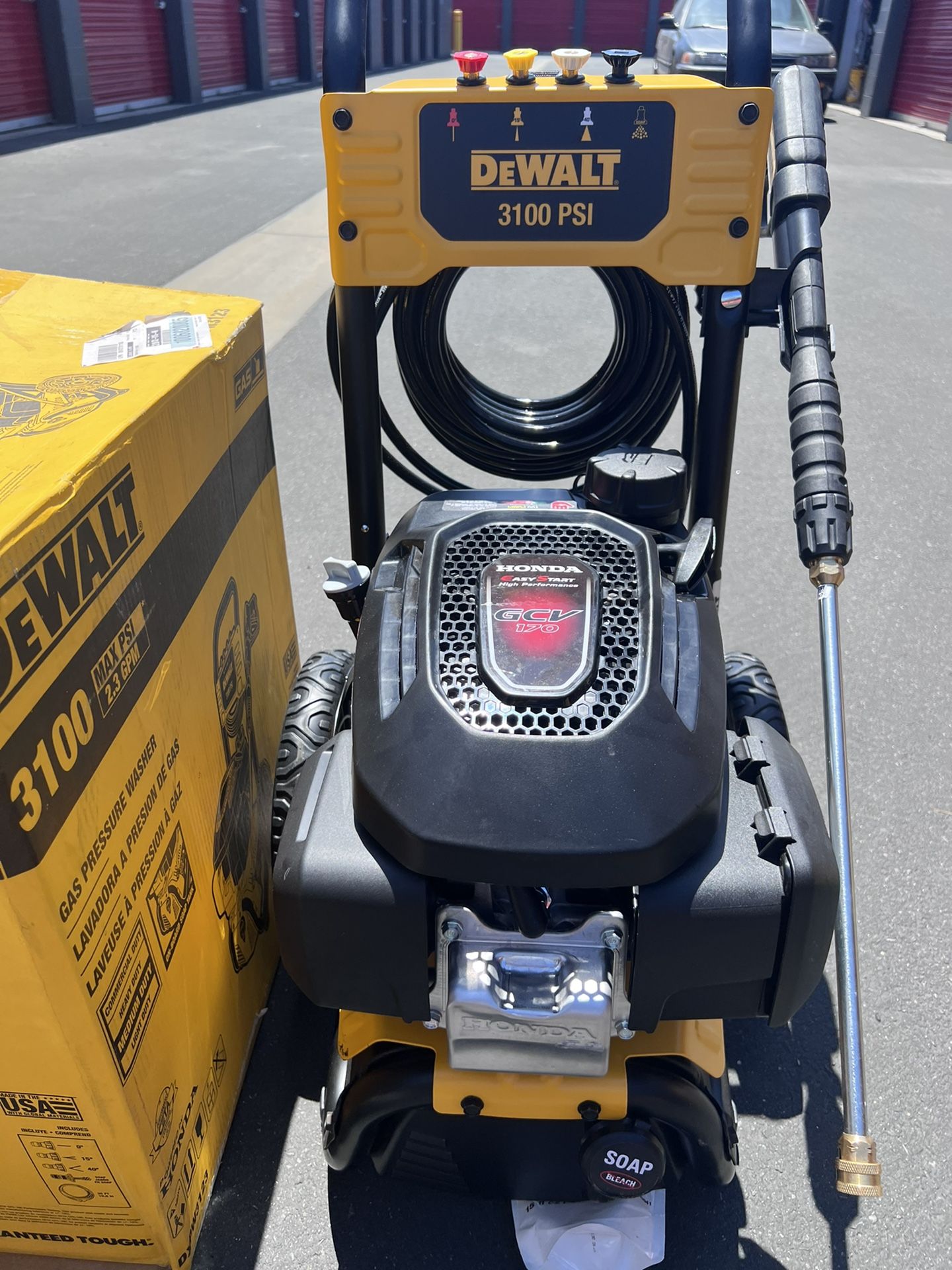 DEWALT 3100 PSI at 2.3 GPM Honda Cold Water Professional Gas Pressure