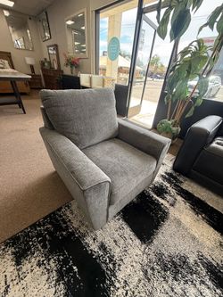 ACCENT CHAIR