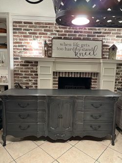 Beautiful Refinished Vintage 77” Thomasville Buffet / Sideboard / Media Console / Dresser / Bar / Vanity