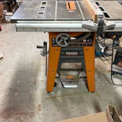 RIDGID Table Saw