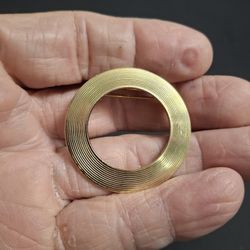 Vintage Fashion Jewelry Symmetric Circle Brooch Concentric Ridged Ring Pattern In Goldtone - Art Deco Or Retro Style