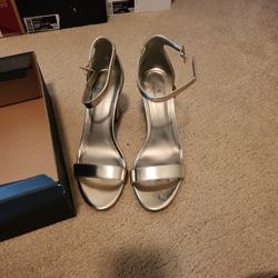 Gold Beckwith Platinum Womens Dress Shoes Size 9.5
