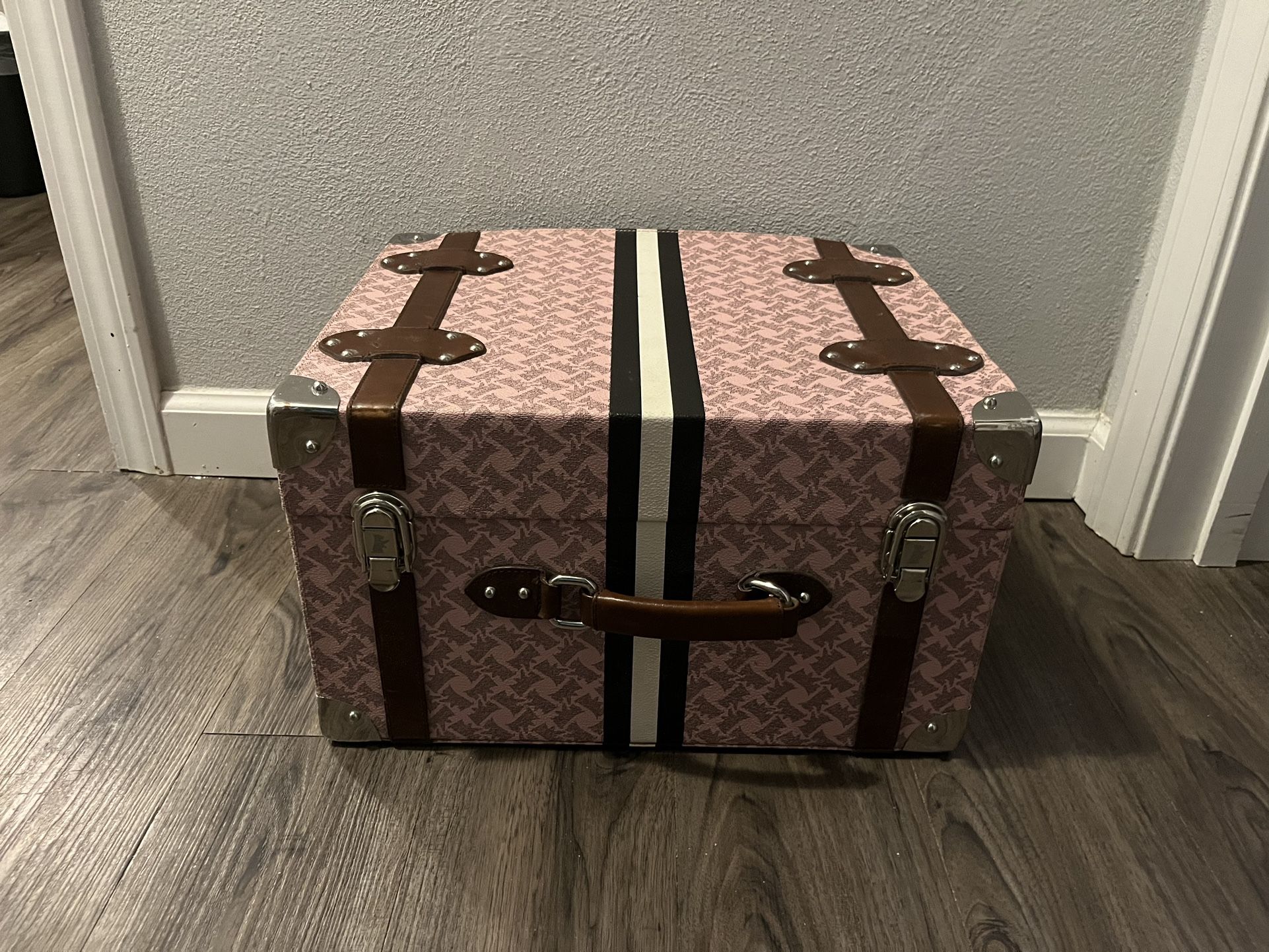 juicy couture Dog Traveling Case