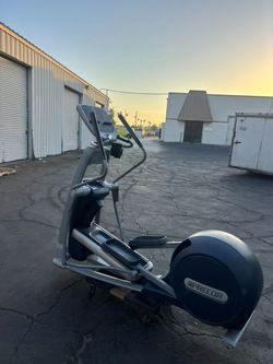 Precor 815 EFX Elliptical (Delivery Included)