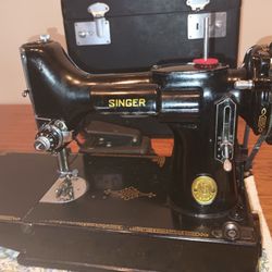 Vintage 1948 Singer Featherweight 221 Pedal Sewing Machine and Carry Case