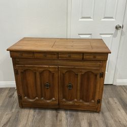 Sewing Cabinet/ Gabinete de costura