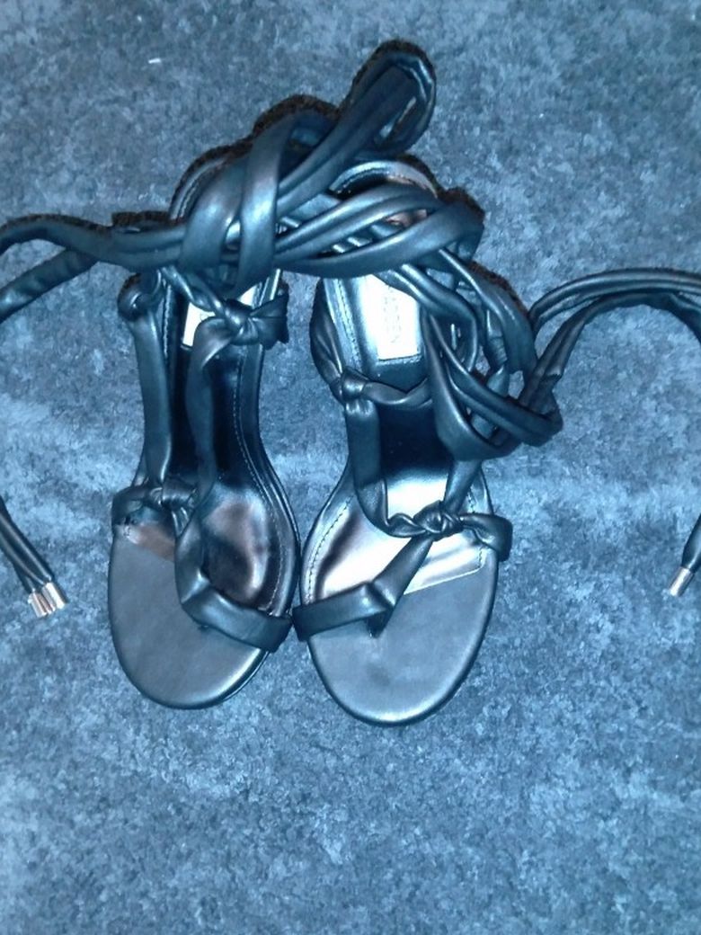 STEVE MADDEN LEATHER STRAP HEALS