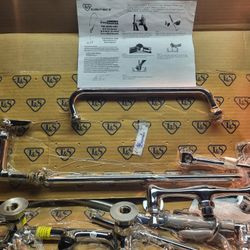 T&S Wall Mount Rinse Unit With Faucet