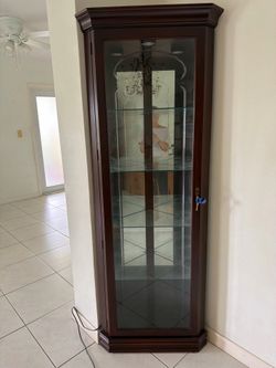 Ethan Allen Curio w/ interior lighting
