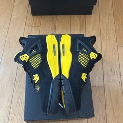 Jordan 4 Retro Thunder Sz 7y/8.5w