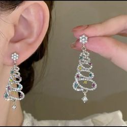 Stunning Christmas Tree Earrings Sparkling Crystal Holiday Jewelry Gift Silver 