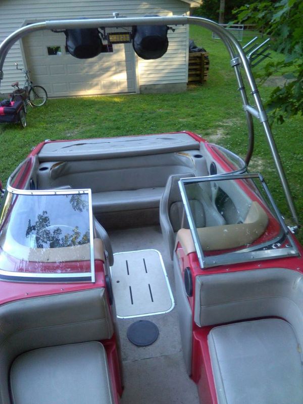 Wake boarding boat 1995