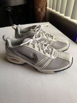 NIKE AIR Turf Cleats Women’s Size 8.5