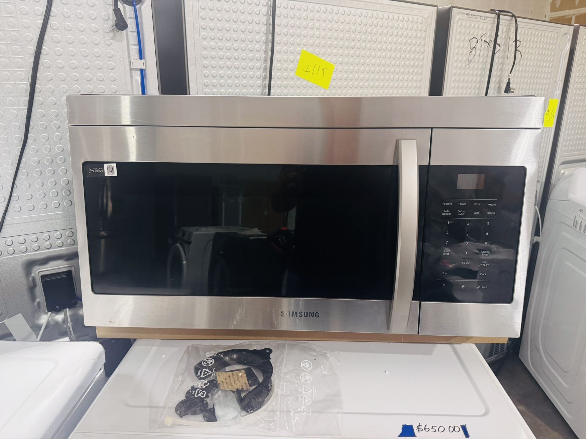 Samsung 1.6 cu ft Over‑Range Microwave – Stainless Steel (Scratch & Dent) Model: ME16A4021AS