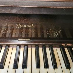 Hensel Upright Piano
