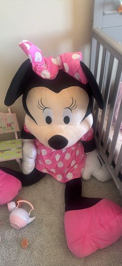 Giant Minnie Mouse