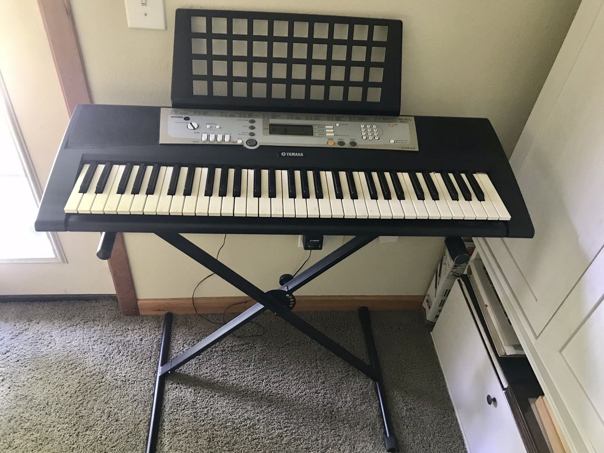 Yamaha E203 Keyboard & Stand