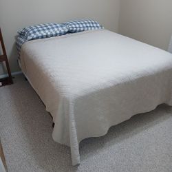 Gueen Bed With Frame
