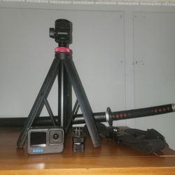 Go Pro Hero 11 (With Accessories)